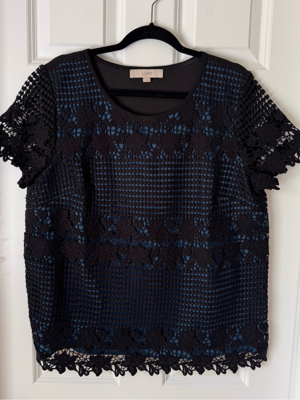 Loft - Scallop Lace Overlay Short Sleeve Top - Black, turquoise - Large - NWOT